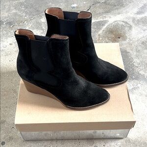 Andre assous Sadie black suede wedge booties size 8